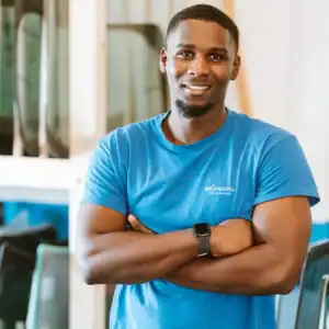 technicien qualifié en réparation et remplacement de vitrage auto à la Réunion pare brise réunion